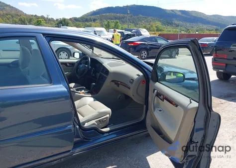 2006 Volvo S60 2.5T from USA, damaged, VIN YV1RS592962540019